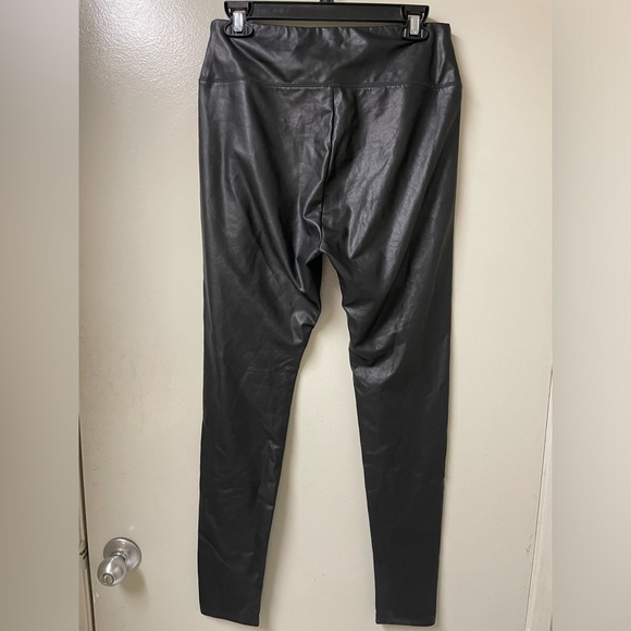 Wild fable faux leather leggings medium - Picture 2 of 3